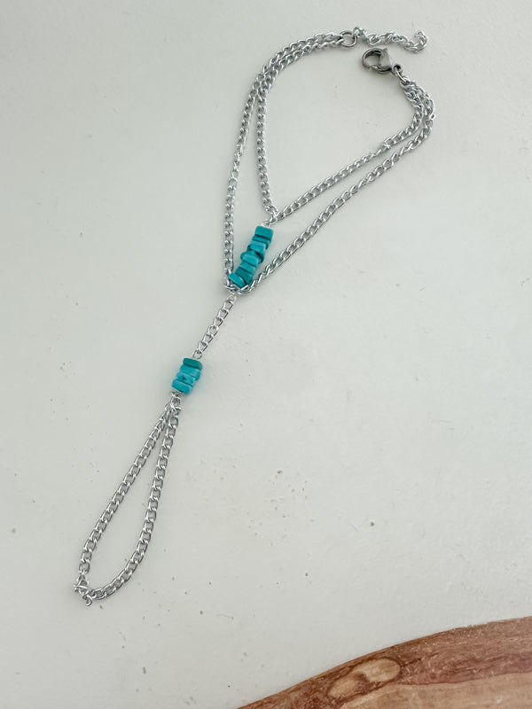 Turquoise Flow Hand Chain – Hecha a Mano en San Juan, PR | Aluminio Plateado | Turquesa Natural