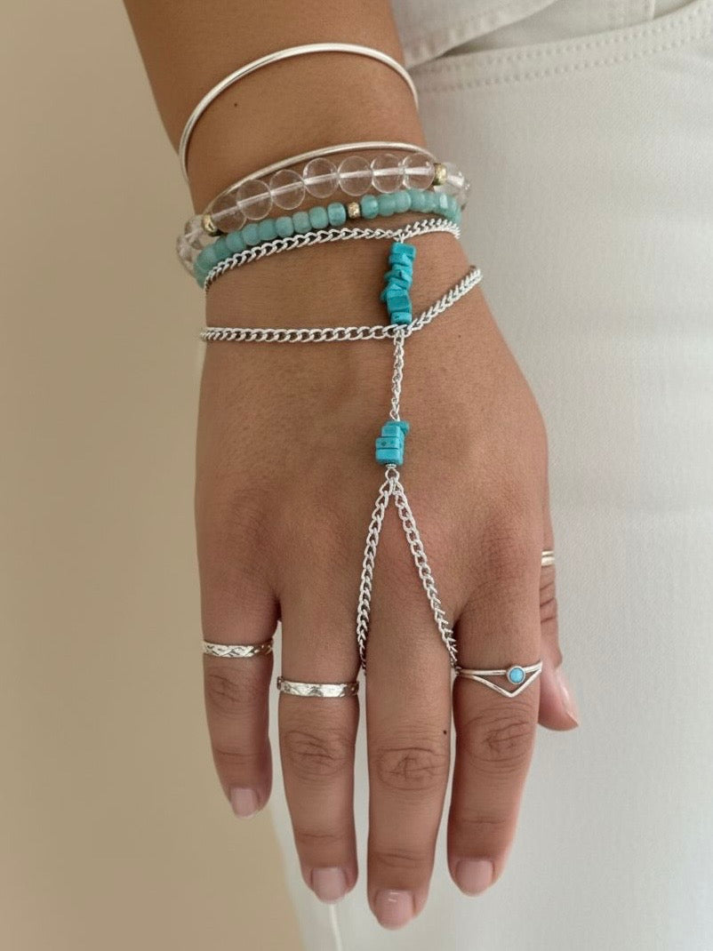 Turquoise Flow Hand Chain – Hecha a Mano en San Juan, PR | Aluminio Plateado | Turquesa Natural