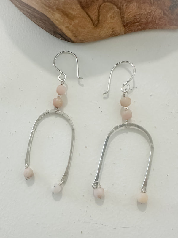 October: Arco Ópalo — Pink Opal Arc Earrings (Plata 925 / Sterling Silver)
