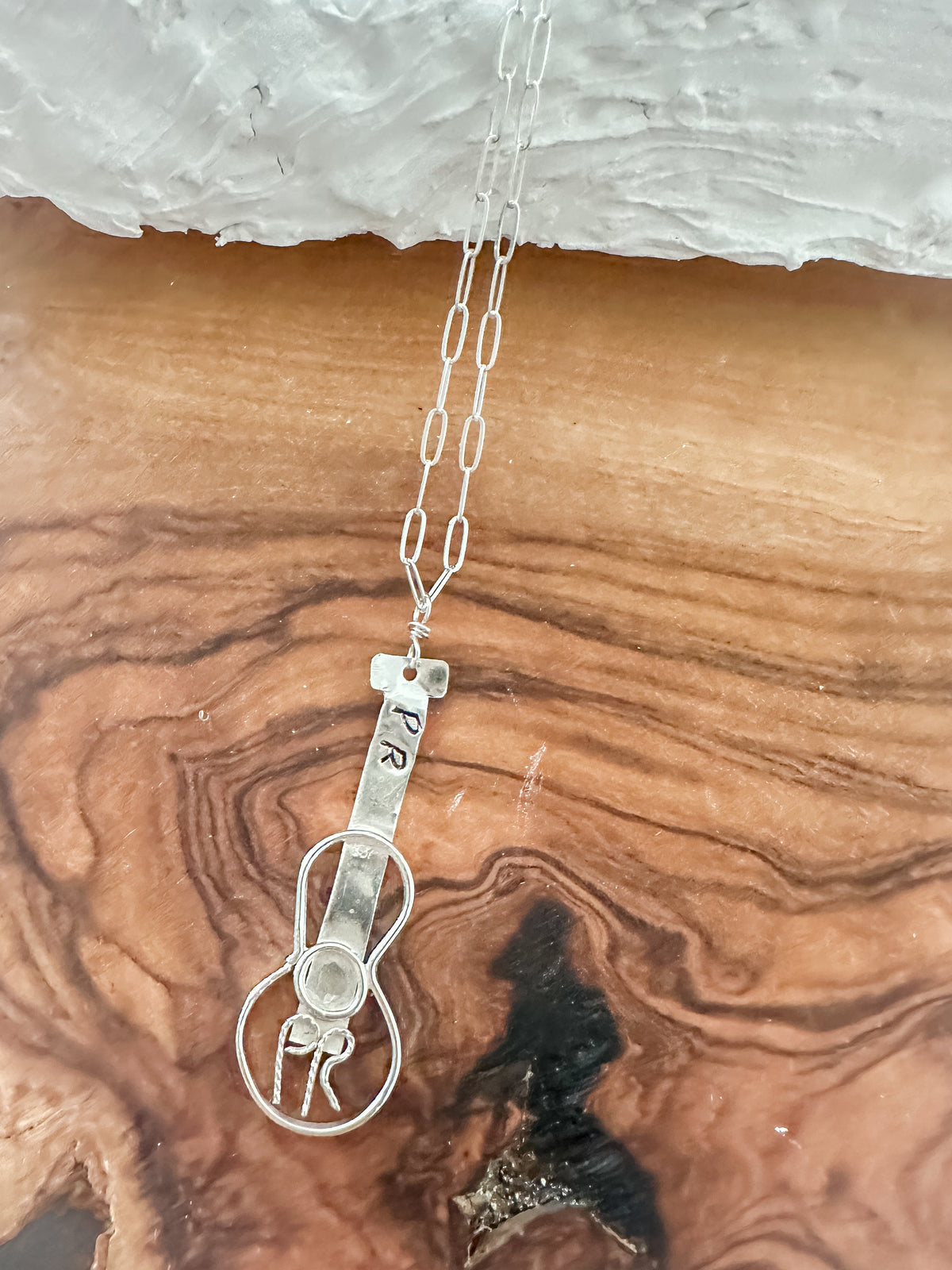 Collar Cuatro PR – Artesanal en Oro o Plata