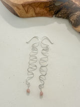 Ópalo Waves — Pink Opal Wave Earrings (Plata 925 / Sterling Silver)