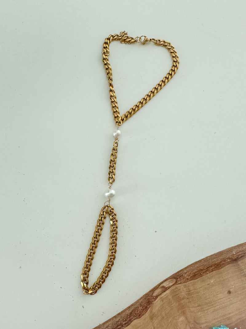 Gold Pearl Hand Chain – Hecha a Mano en San Juan, PR | Acero Inoxidable Dorado | Perlas Naturales de Agua Dulce