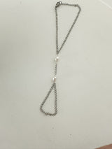 Silver Pearl Hand Chain – Hecha a Mano en San Juan, PR | Acero Inoxidable | Perlas Naturales de Agua Dulce
