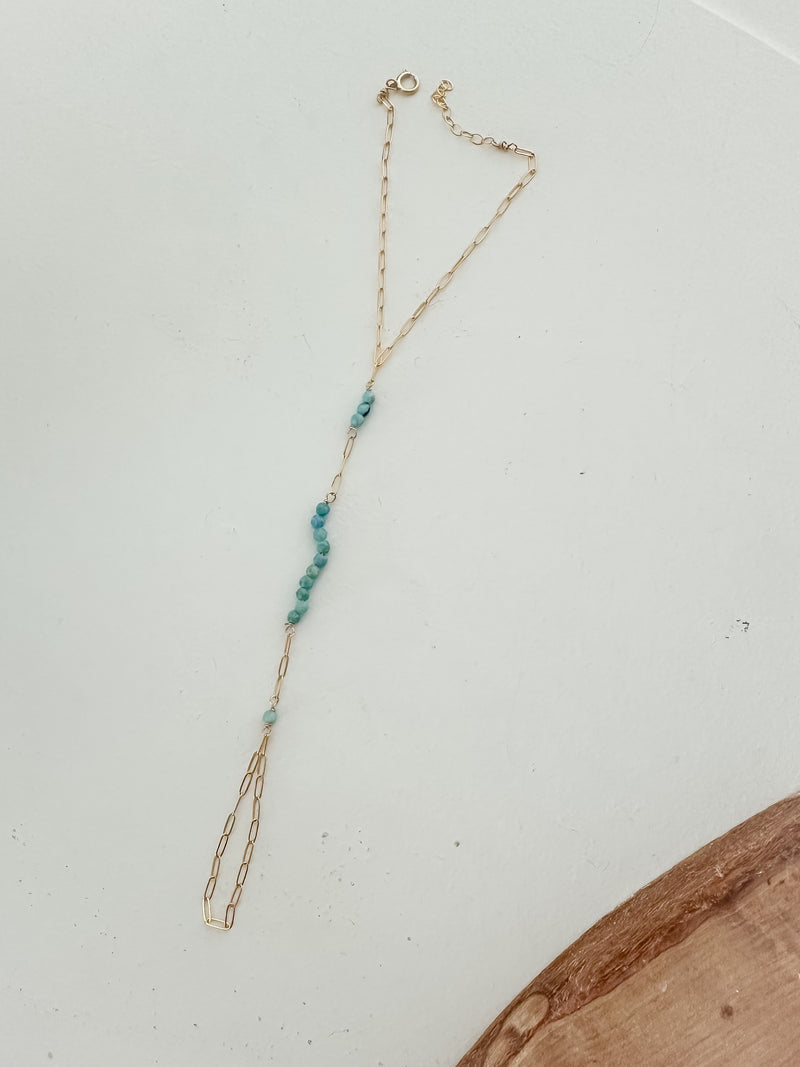 Blue Opal Hand Chain – Hecha a Mano en San Juan, PR | Oro 14k Gold-Filled | Ópalo azul
