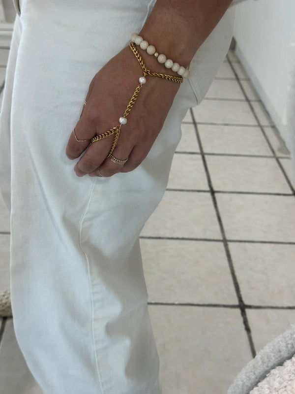 Gold Pearl Hand Chain – Hecha a Mano en San Juan, PR | Acero Inoxidable Dorado | Perlas Naturales de Agua Dulce