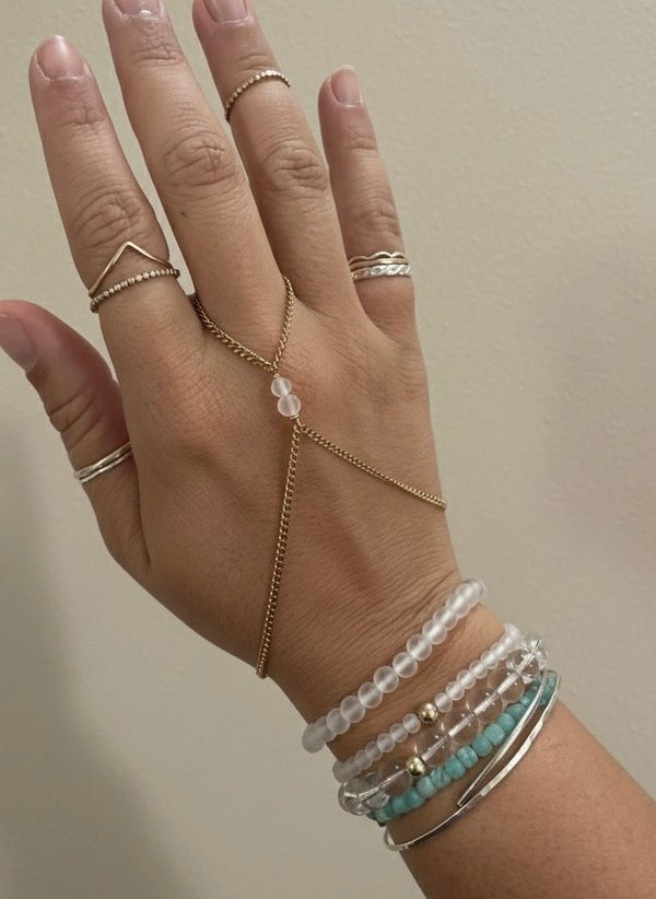 Gold Quartz Hand Chain – Hecha a Mano en San Juan, PR | Acero Inoxidable | Quarzo